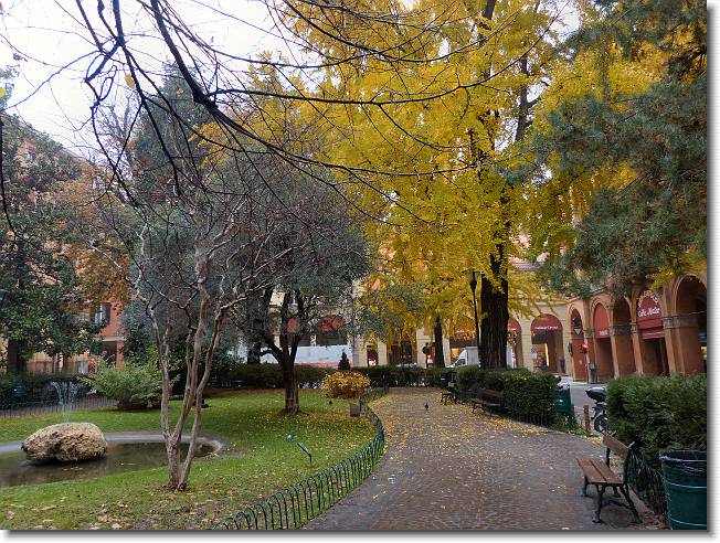 Clicca per scorrere le foto originali ingrandite