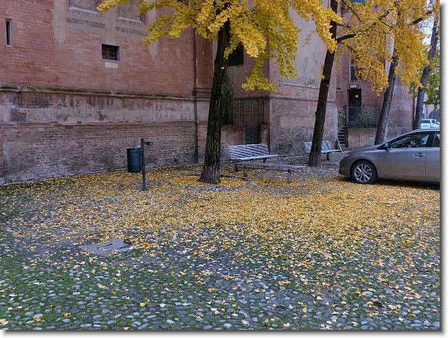Clicca per scorrere le foto originali ingrandite