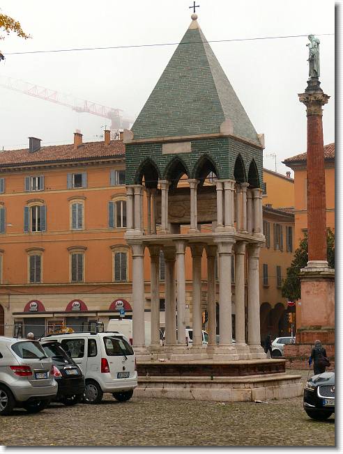 Clicca per scorrere le foto originali ingrandite