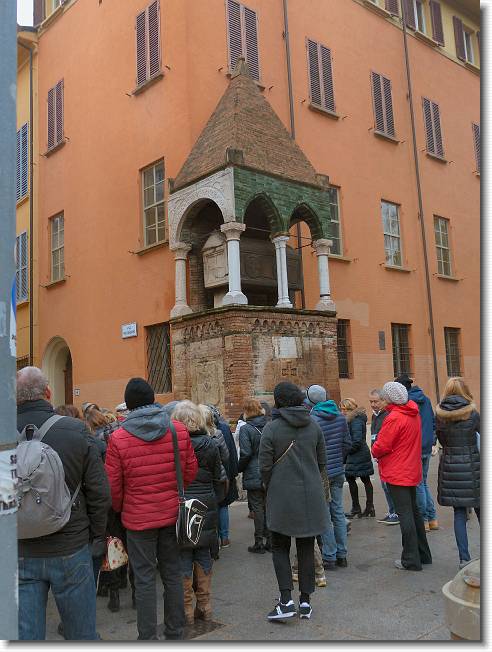 Clicca per scorrere le foto originali ingrandite