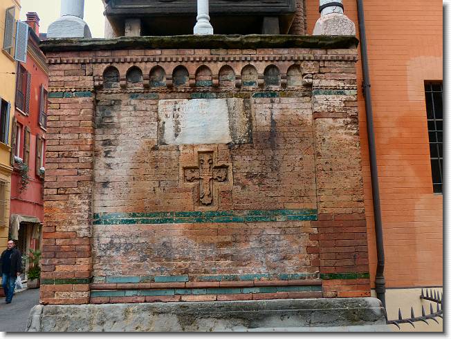 Clicca per scorrere le foto originali ingrandite