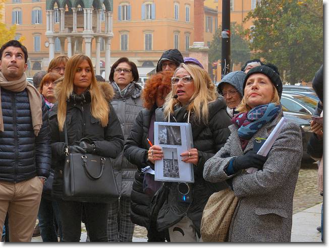 Clicca per scorrere le foto originali ingrandite