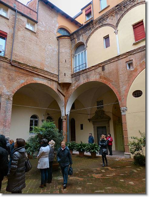 Clicca per scorrere le foto originali ingrandite