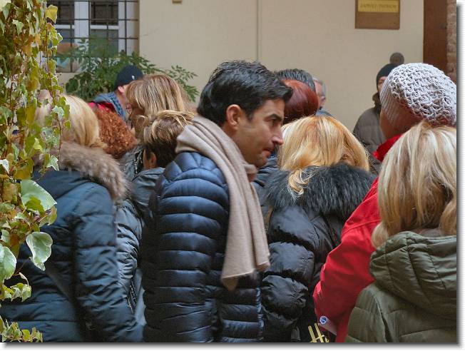 Clicca per scorrere le foto originali ingrandite