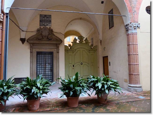 Clicca per scorrere le foto originali ingrandite