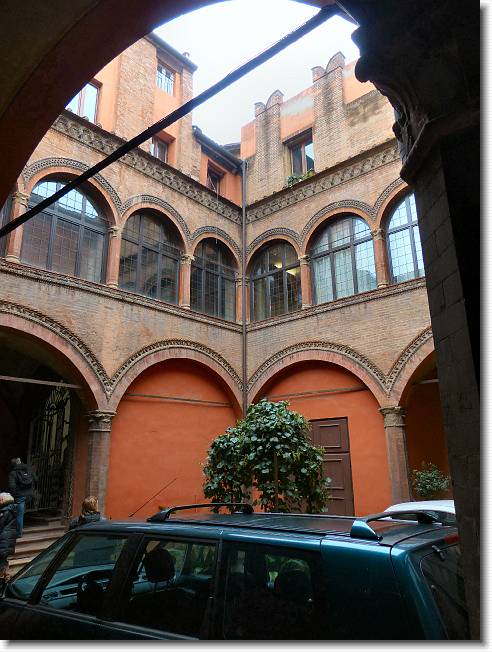 Clicca per scorrere le foto originali ingrandite