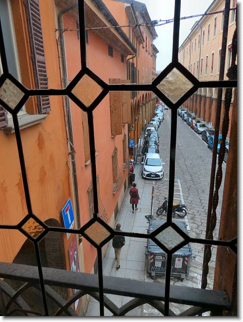 Clicca per scorrere le foto originali ingrandite