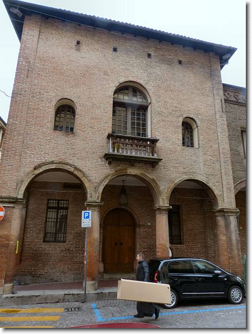 Clicca per scorrere le foto originali ingrandite