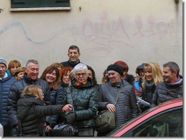 Clicca per scorrere le foto originali ingrandite