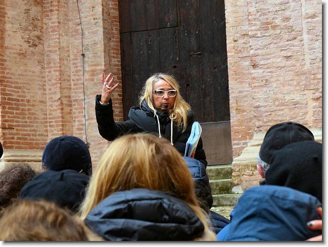 Clicca per scorrere le foto originali ingrandite