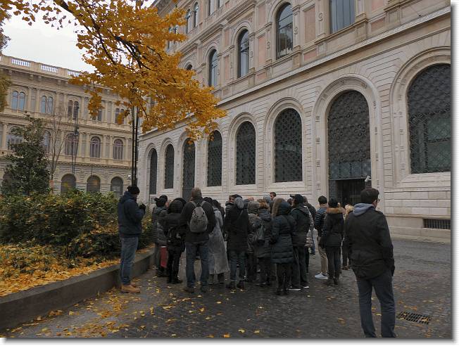 Clicca per scorrere le foto originali ingrandite