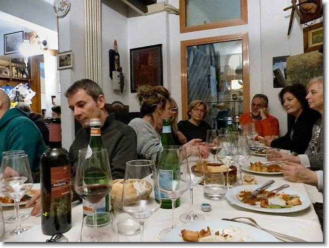 Clicca per scorrere le foto originali ingrandite