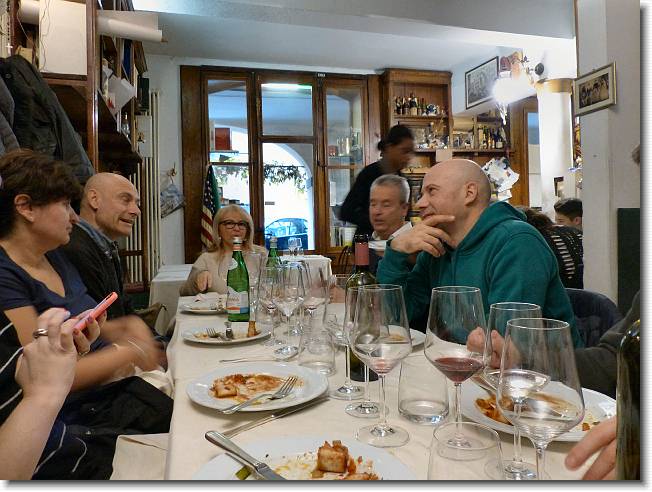 Clicca per scorrere le foto originali ingrandite
