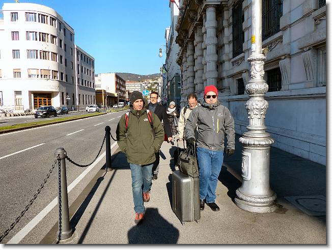 Clicca per scorrere le foto originali ingrandite