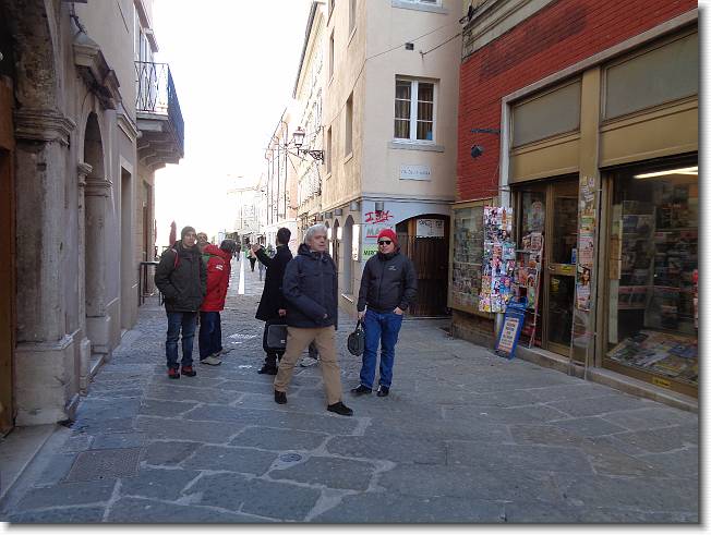 Clicca per scorrere le foto originali ingrandite