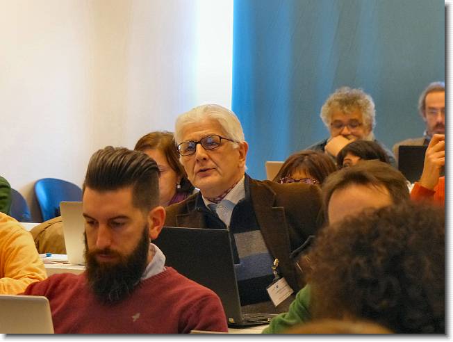 Clicca per scorrere le foto originali ingrandite