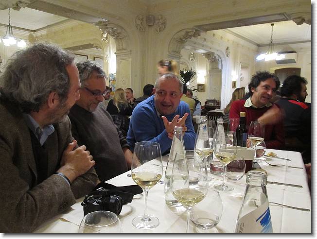 Clicca per scorrere le foto originali ingrandite