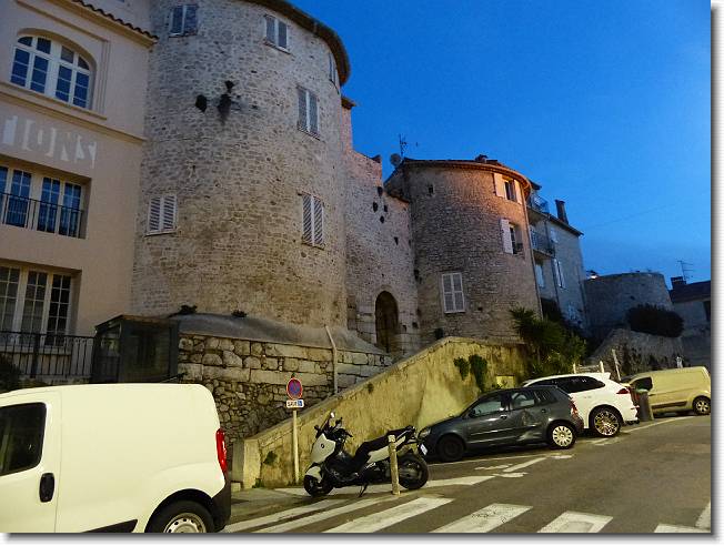 Clicca per scorrere le foto originali ingrandite