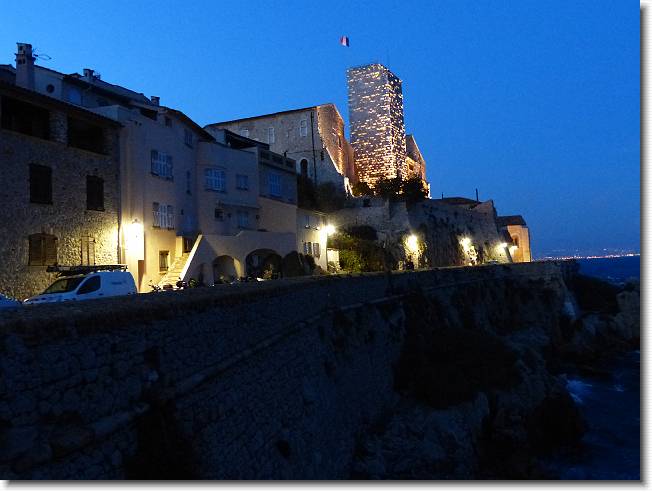 Clicca per scorrere le foto originali ingrandite