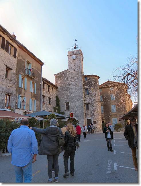 Clicca per scorrere le foto originali ingrandite