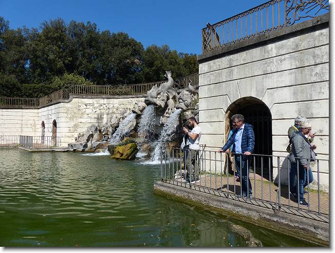 Clicca per scorrere le foto originali ingrandite