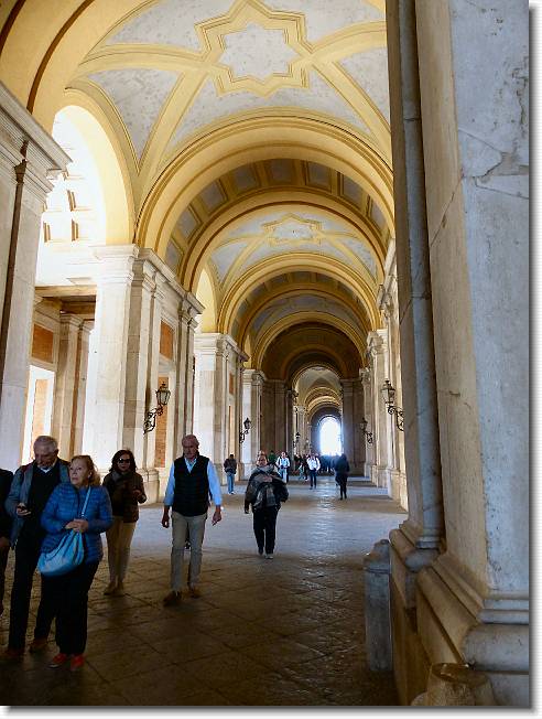 Clicca per scorrere le foto originali ingrandite