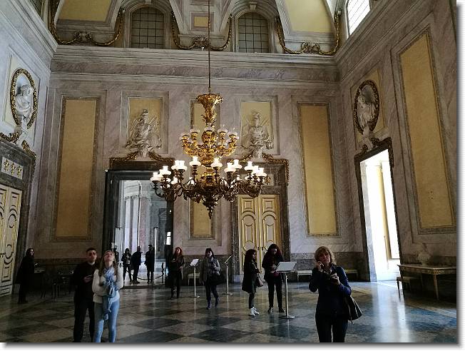 Clicca per scorrere le foto originali ingrandite