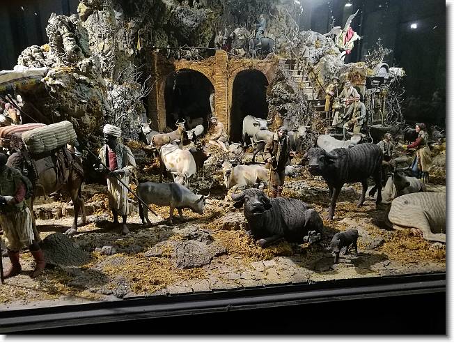 Clicca per scorrere le foto originali ingrandite