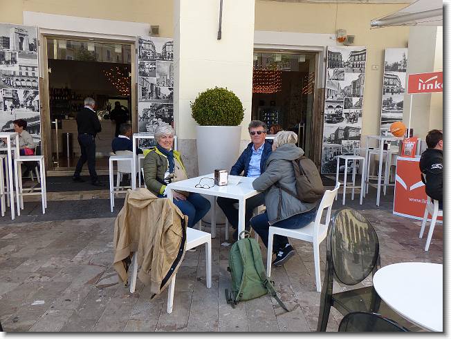Clicca per scorrere le foto originali ingrandite