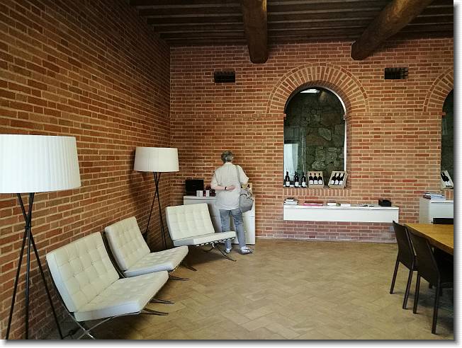 Clicca per scorrere le foto originali ingrandite