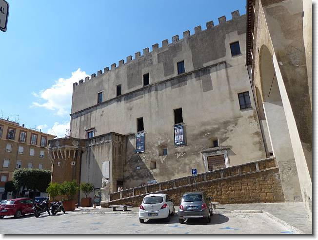Clicca per scorrere le foto originali ingrandite