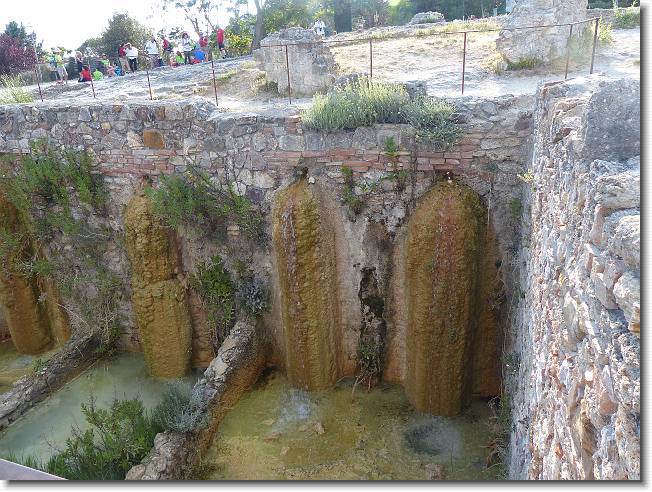 Clicca per scorrere le foto originali ingrandite