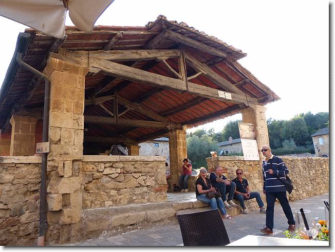 Clicca per scorrere le foto originali ingrandite