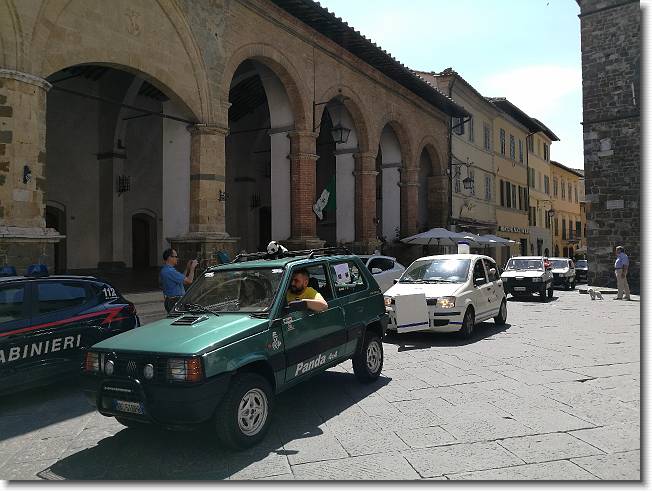 Clicca per scorrere le foto originali ingrandite
