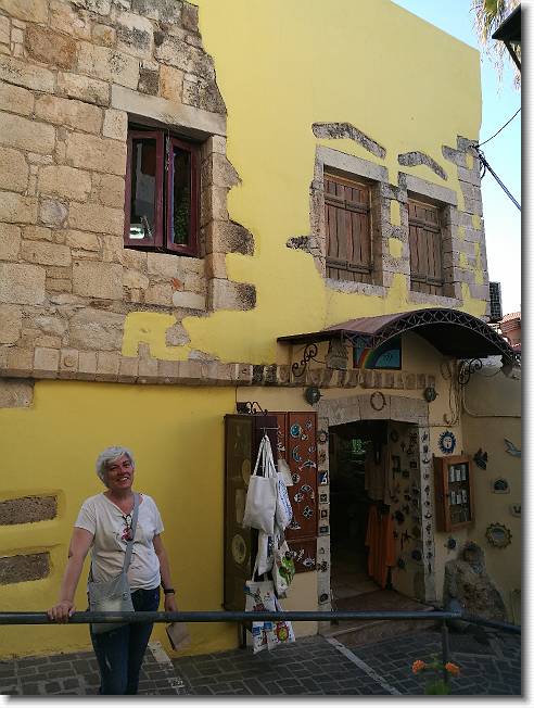Clicca per scorrere le foto originali ingrandite
