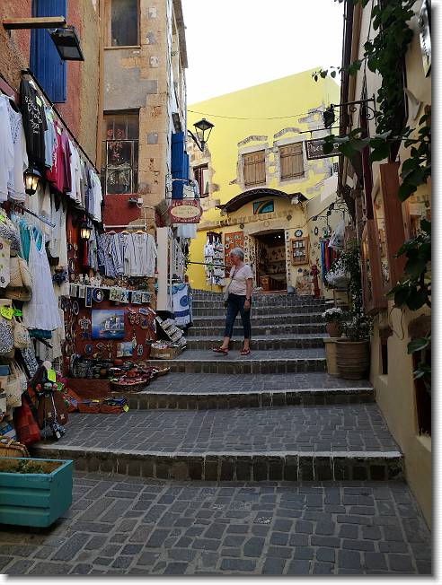 Clicca per scorrere le foto originali ingrandite