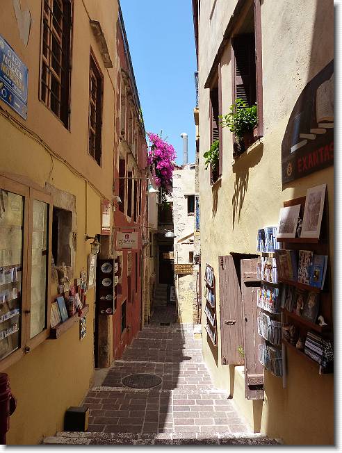 Clicca per scorrere le foto originali ingrandite