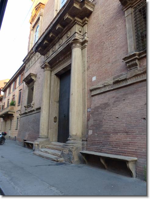Clicca per scorrere le foto originali ingrandite