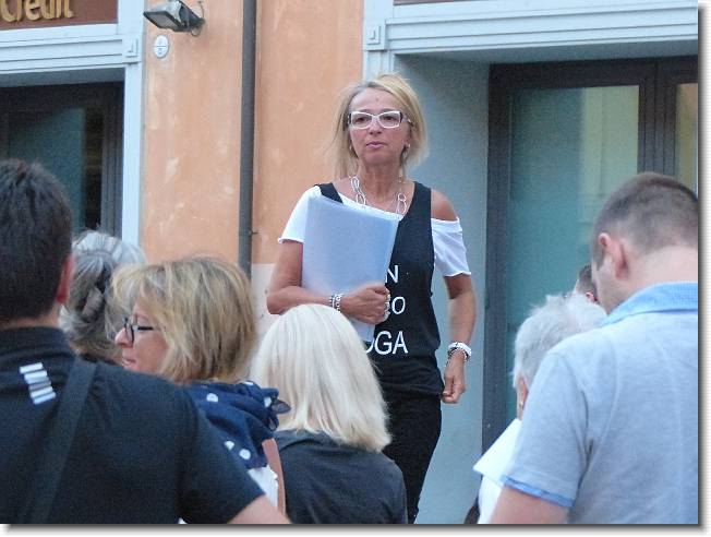 Clicca per scorrere le foto originali ingrandite