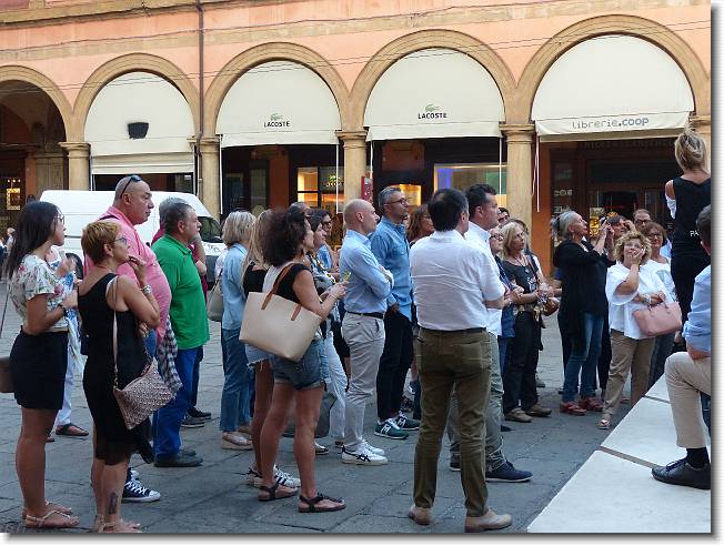 Clicca per scorrere le foto originali ingrandite