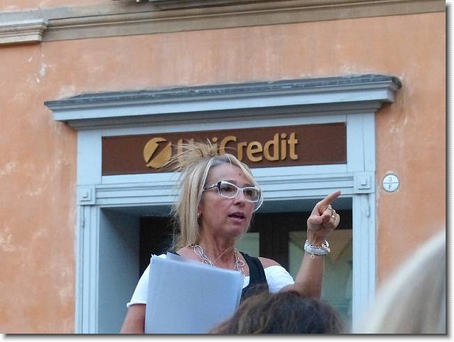 Clicca per scorrere le foto originali ingrandite