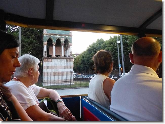Clicca per scorrere le foto originali ingrandite