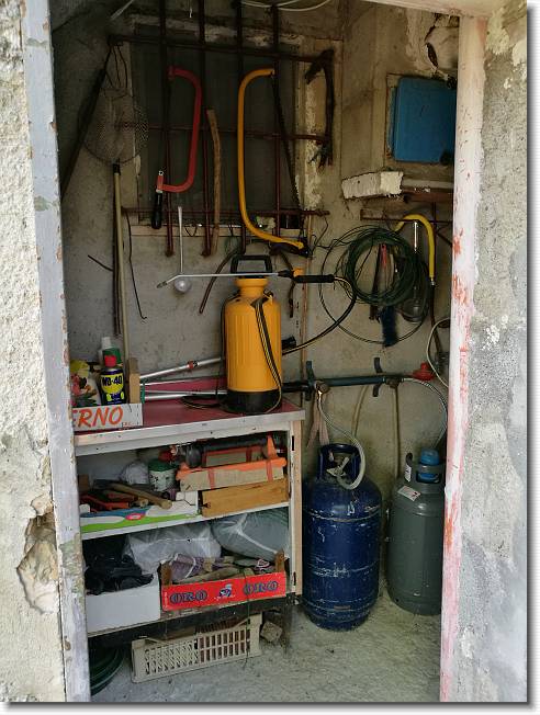 Clicca per scorrere le foto originali ingrandite