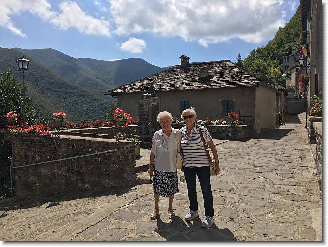Clicca per scorrere le foto originali ingrandite