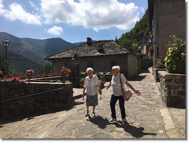 Clicca per scorrere le foto originali ingrandite