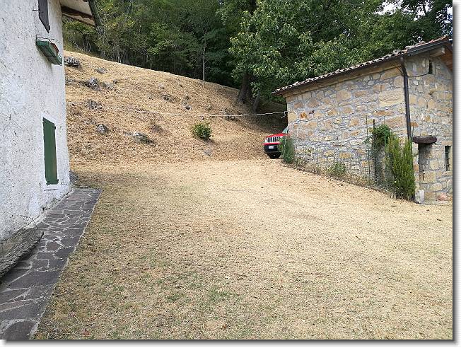 Clicca per scorrere le foto originali ingrandite