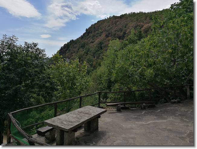 Clicca per scorrere le foto originali ingrandite