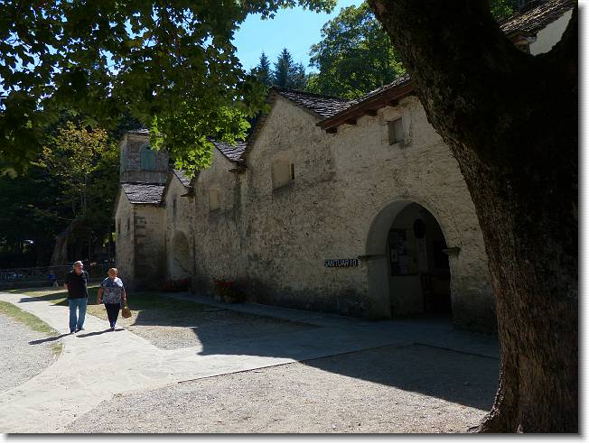 Clicca per scorrere le foto originali ingrandite