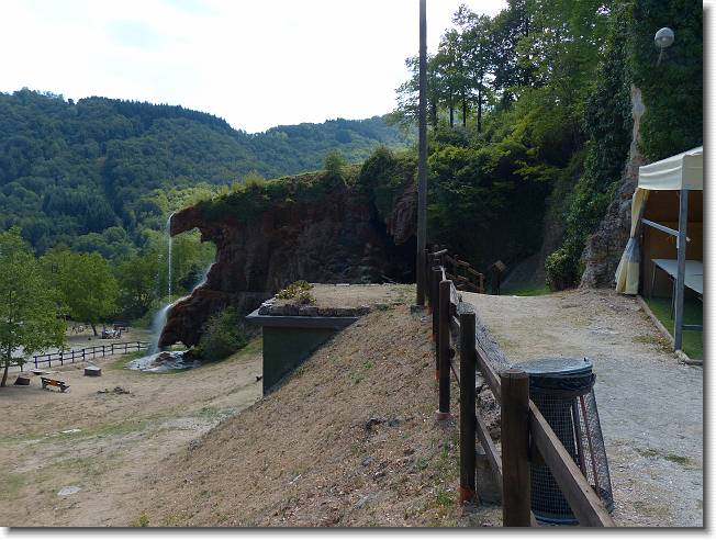 Clicca per scorrere le foto originali ingrandite