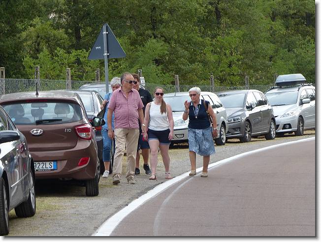 Clicca per scorrere le foto originali ingrandite
